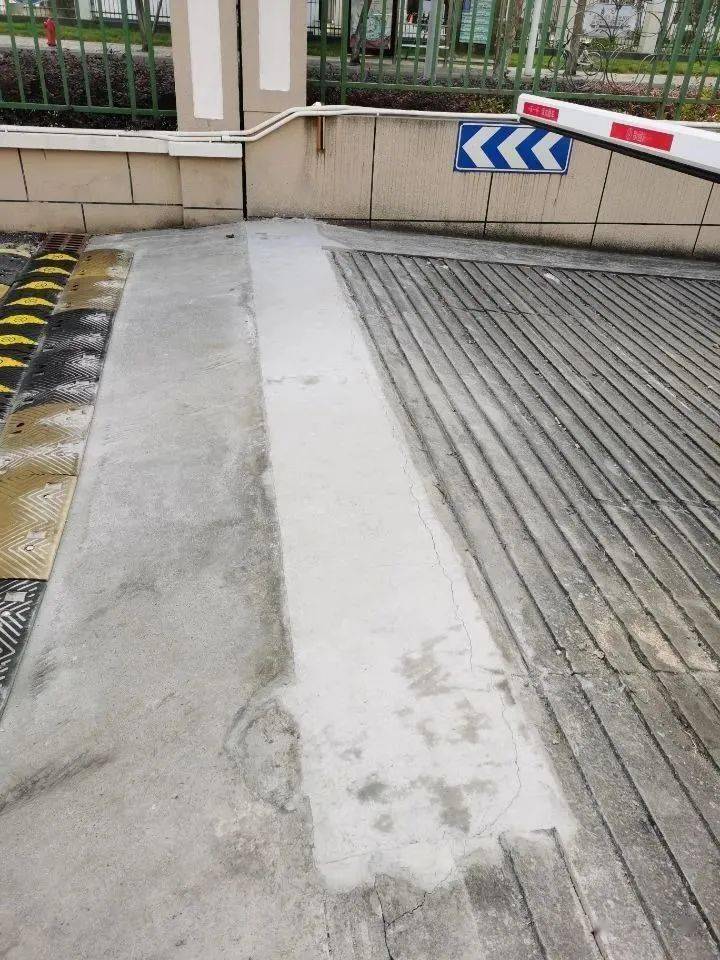 小区地库坡道“磕伤”汽车底盘,多方联手为民解忧_搜狐汽车_搜狐网