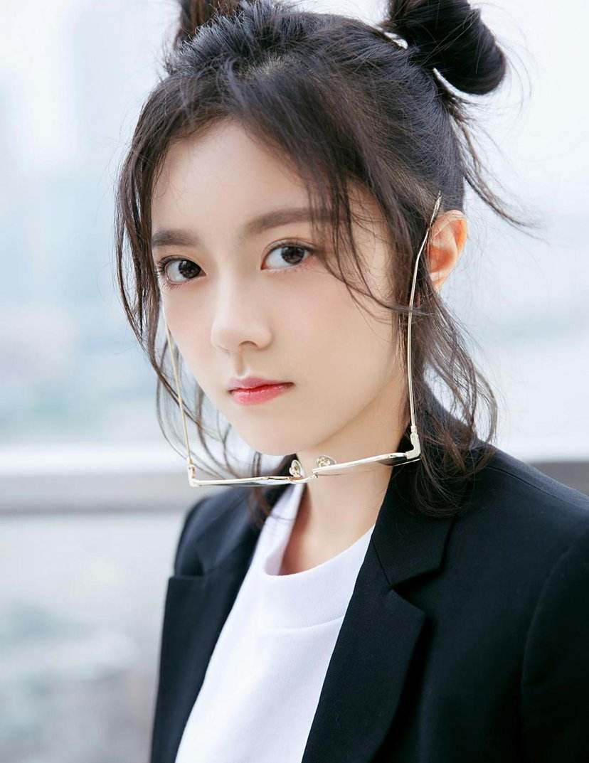 赵今麦旧照一夜翻红,高考524分难怪是艺考状元,父母身份让人敬佩_成绩