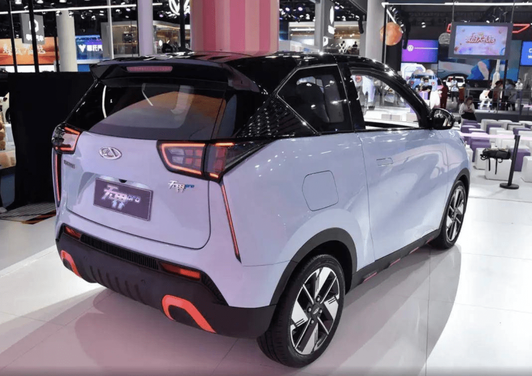 燃油车时代,奇瑞推出了不少a00车型,有些还争议不小,比如qqme,也创造