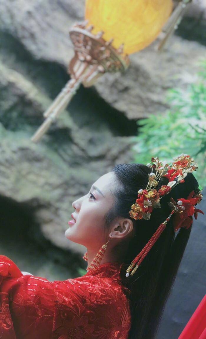 《暮白首》"容婳"美照分享,鬼马精灵惹人爱,就是发型太单一了_张慧雯