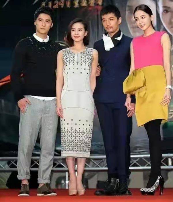古力娜扎工作旧照被翻出,与刘诗诗同台比美,气质差距不明显
