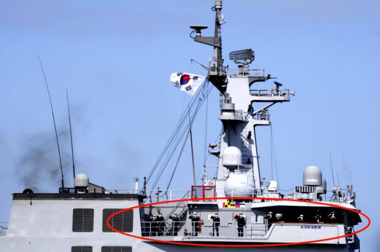 日本阅舰式上,韩海军向"旭日旗"行礼?