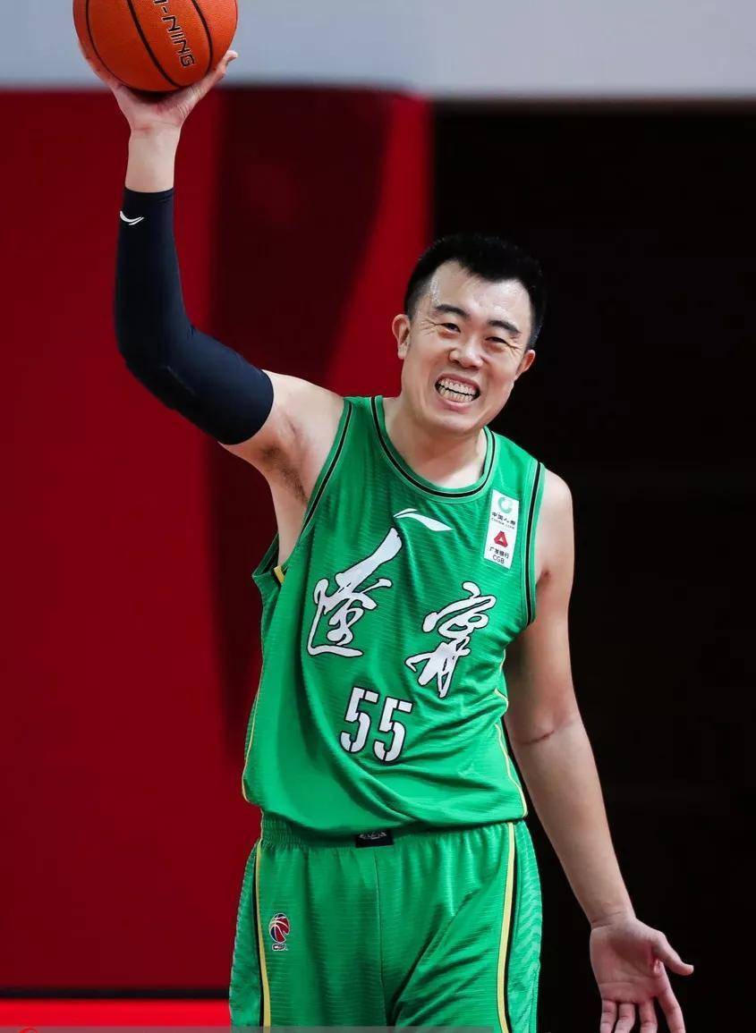 朱荣振替补15分钟4次犯规,又犯老毛病急死杨鸣_比赛_辽宁_韩德君