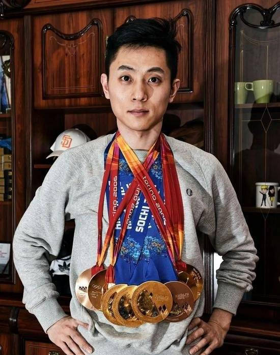 心灰意冷的他接下了俄罗斯抛来的橄榄枝,俄罗斯许诺让他参加下一届