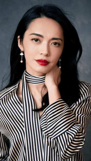 女演员近照:闫妮51岁凹凸有致,赛貂蝉43岁似少女_姚晨_刘敏_一角