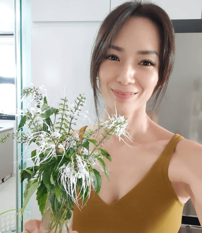 47岁郑秀珍近况曝光,离婚后独自带娃,自觉有经济能力无需找男友_儿子