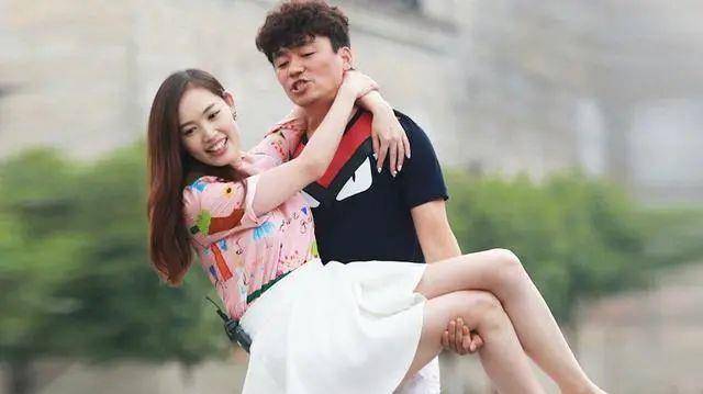 同样被"带帽子",为何贾乃亮没事,王宝强却大受打击?_妻子_宝宝_对方