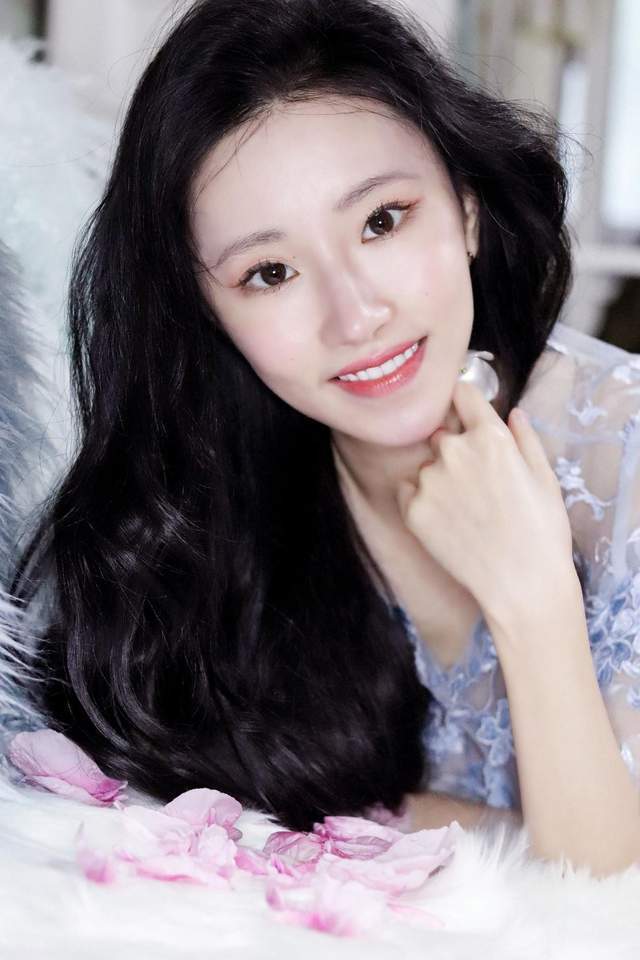 演员贺子参演多部爆款剧 搞笑女食人花形象可爱呆萌_观众_美学_人物