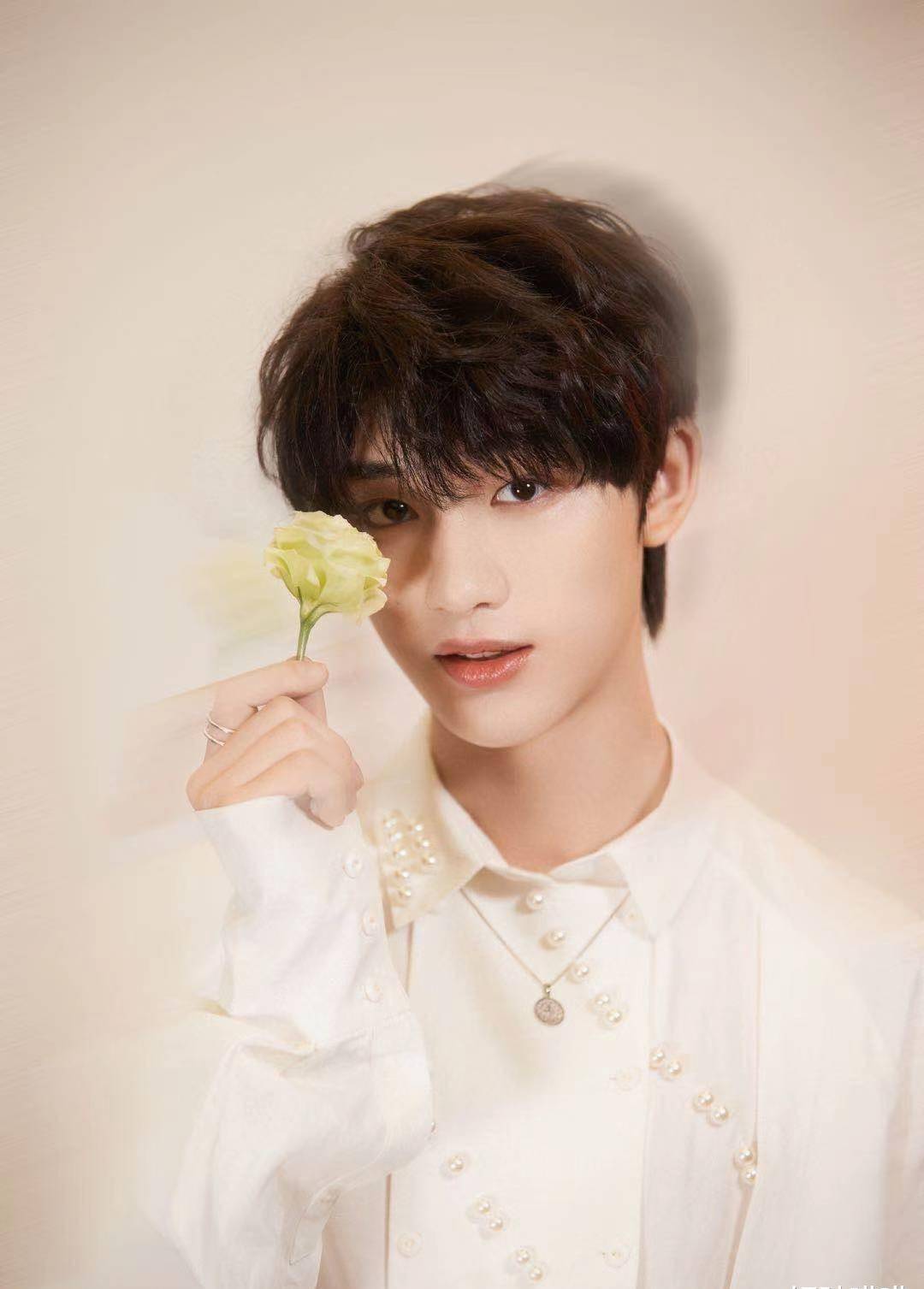 快本祝贺丁程鑫考上北电,他却仍未发博:宁受委屈也要考虑队友心情?