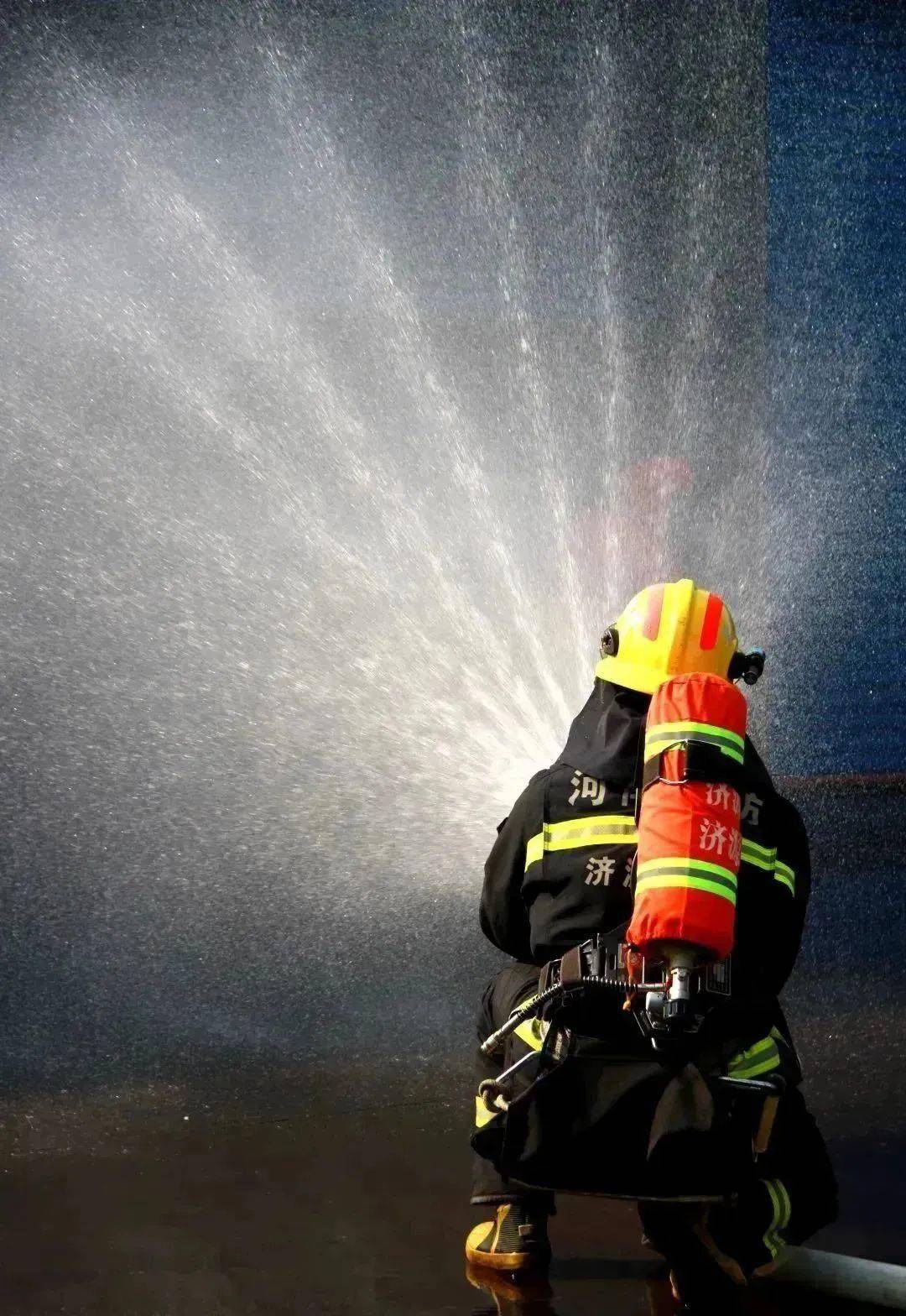 他们,用镜头为这个特殊的日子喝彩_济源市_少杰_救援