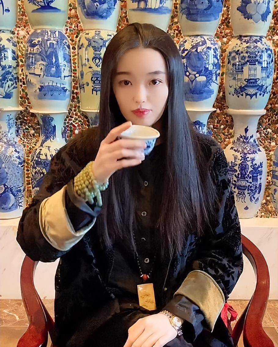 睡不醒的艺桐:家住"4a级景点王府",网友:全网唯一一位格格_生活_古代