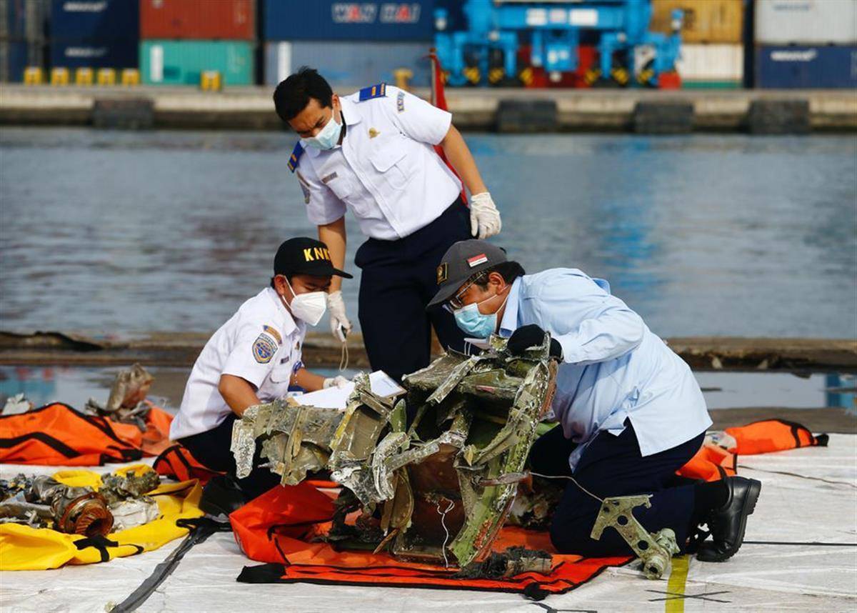 印尼客机坠毁原因图片