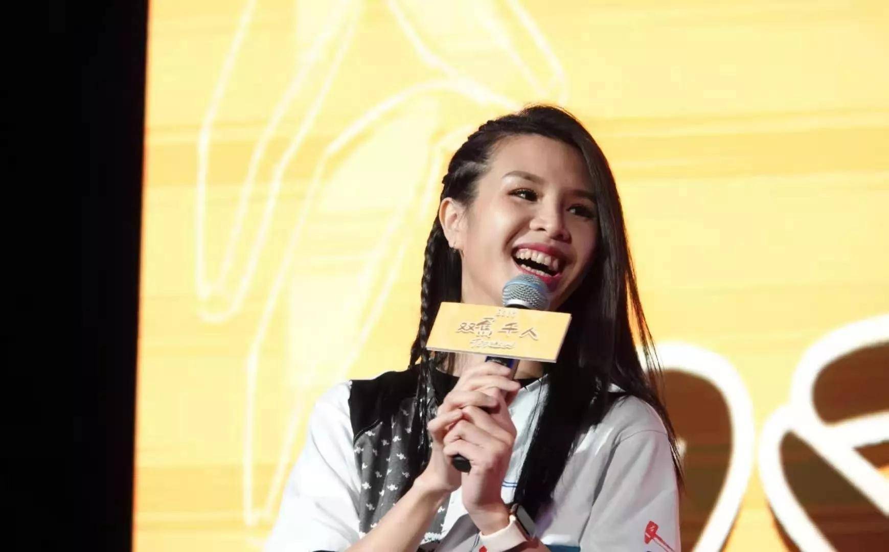 上官飞凤,演艺界的一个"奇女子",这个女人特别爱show_电台_广播节目