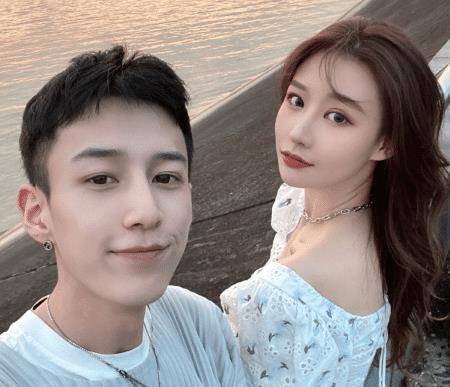 温婉晒与男友七夕合照心情好,曾经的网红一姐,如今被他宠成公主_张弛