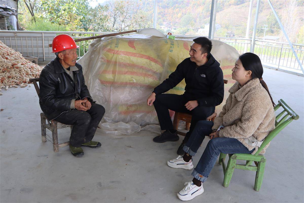 保康县两峪乡书记图片