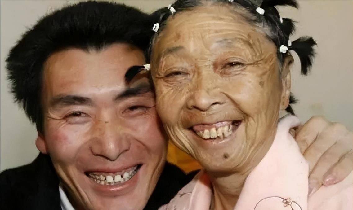 李玉成与新欢偷摸约会,马玉琴哭肿双眼喊后悔,无处可去令人泪目_直播