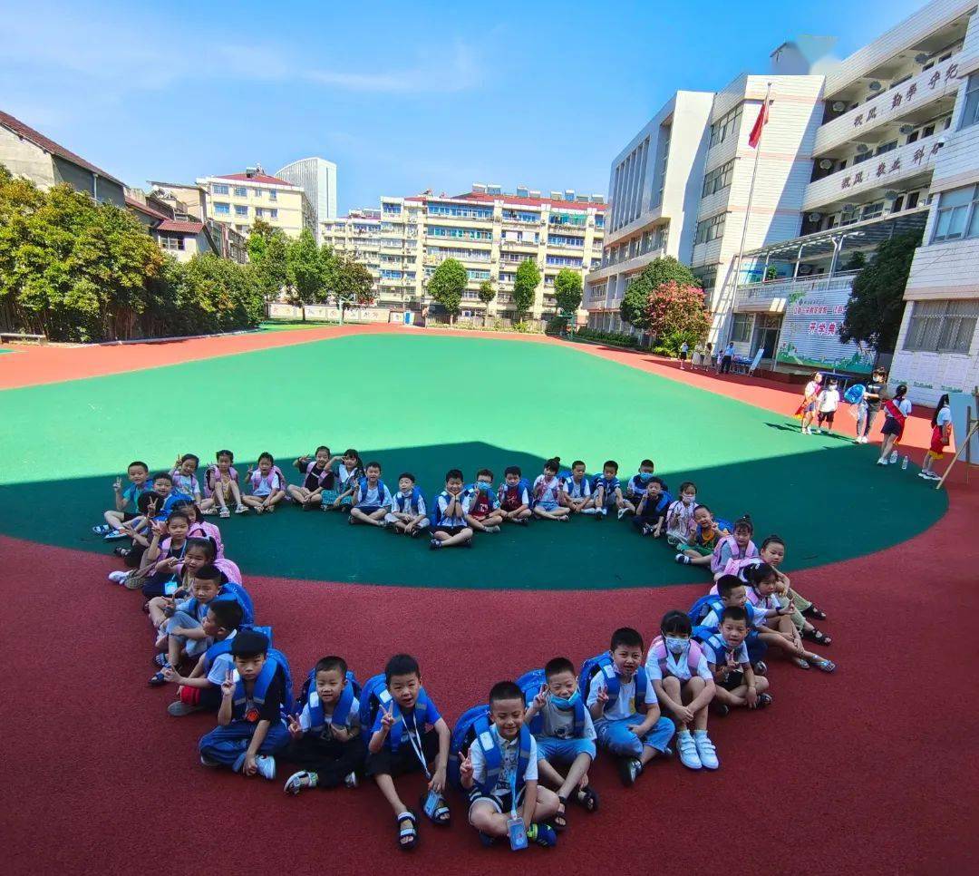 其中,桐庐县迎春小学获评2022年浙江省健康促进学校(金牌),成为我县第