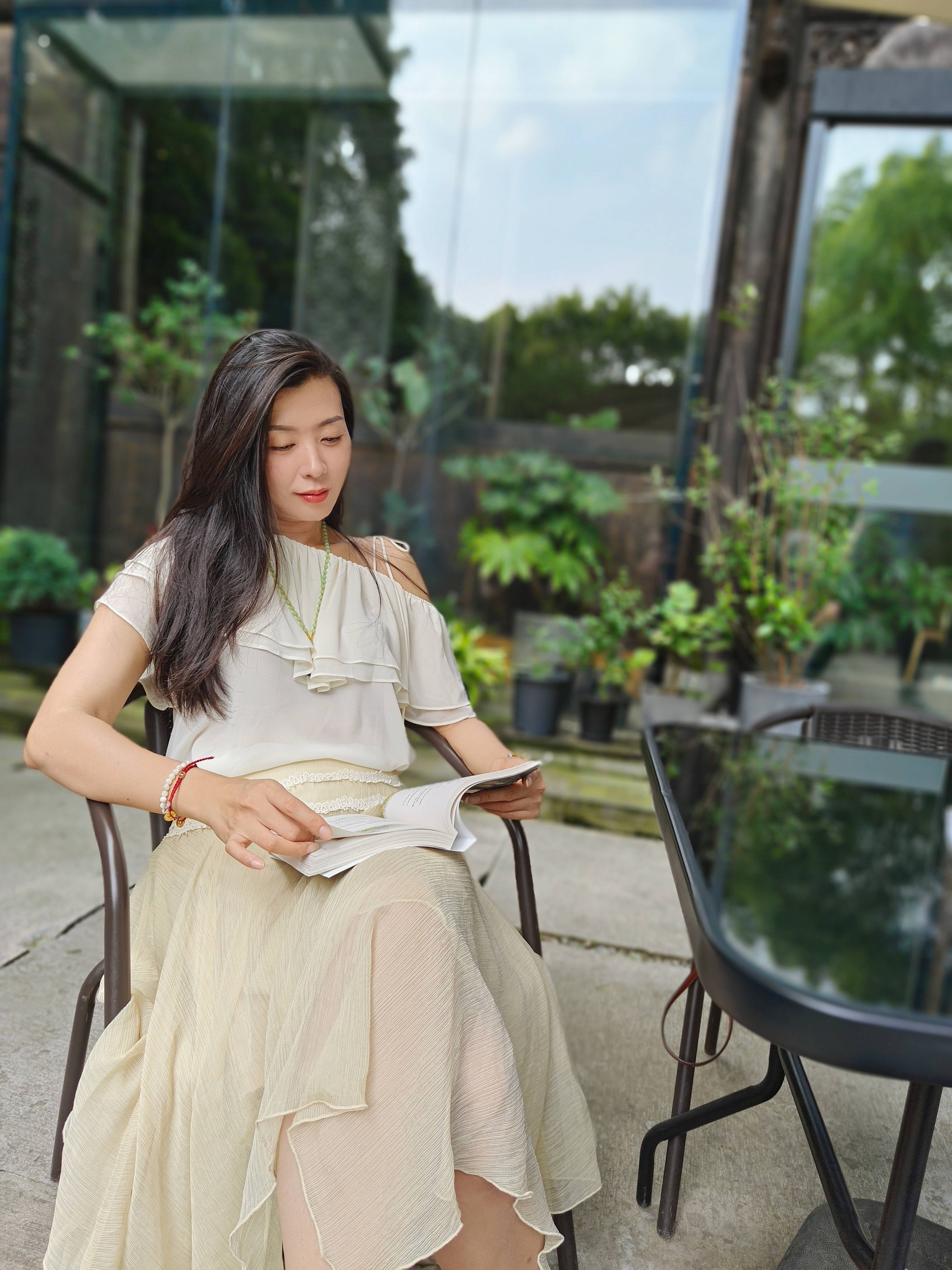 中国诗歌网蓝v诗人,朦胧派诗人,【莲华造梦诗社】创始人莲华诗歌