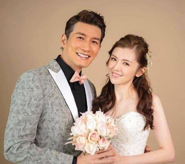 51岁tvb男神袁文杰迎娶44岁港姐,恋爱9年,女方是二婚_张洁莲_妻子_穿