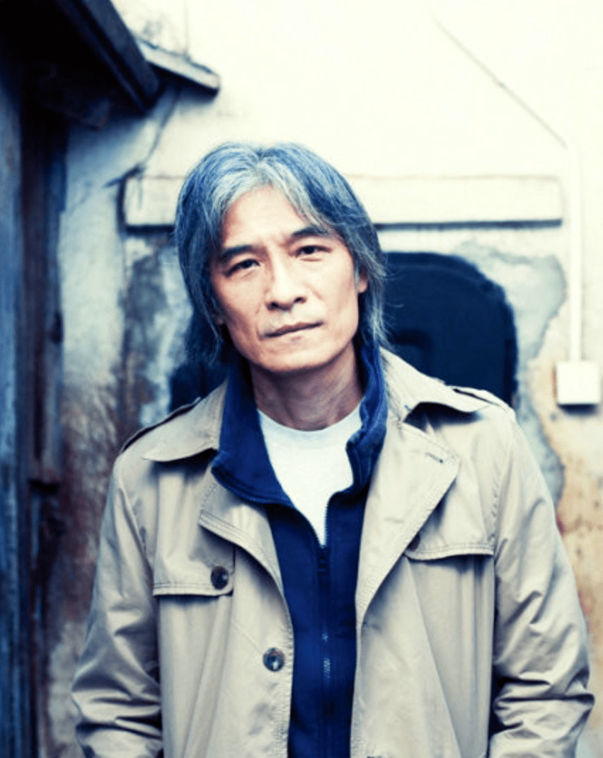 《爱情陷阱》,歌曲由潘源良作词,芹泽广明作曲,入江纯编曲,谭咏麟演唱