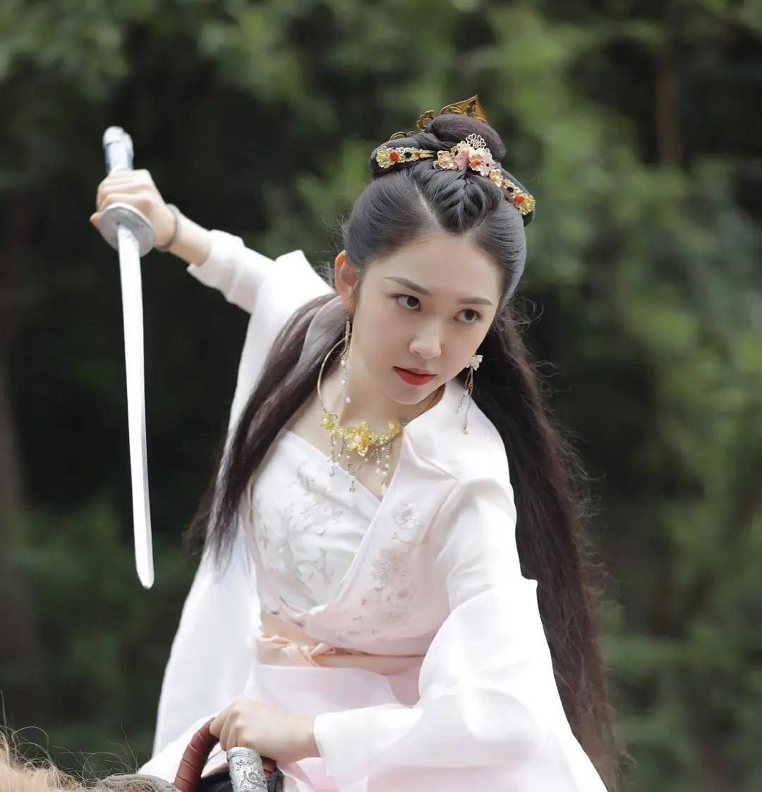 《促醒者》里的90后陈昊蓝,长着一张江珊的脸,演技更是一绝_西林_潘