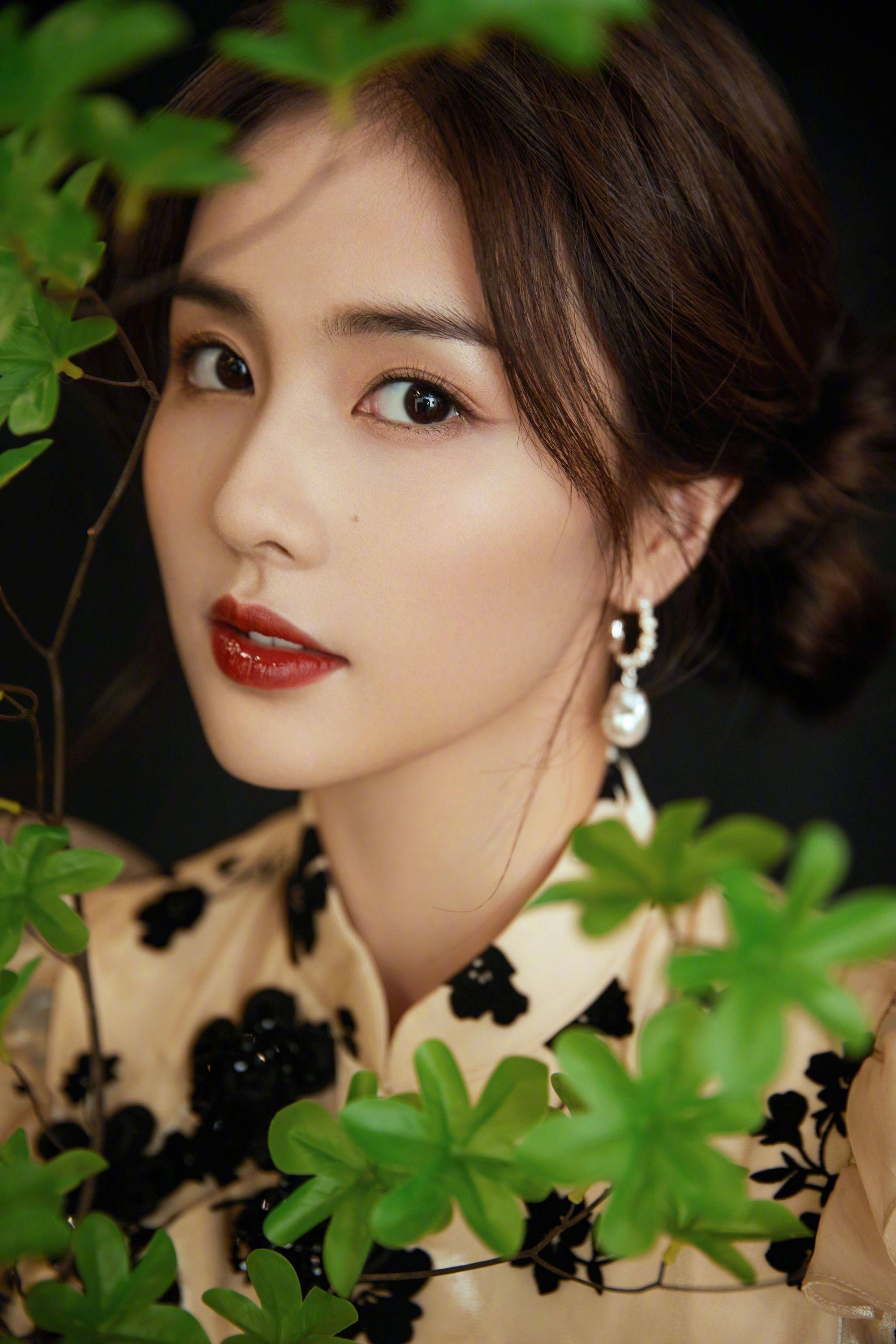 白鹿碎花连衣裙性感写真