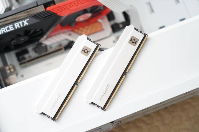 攒了台白色游戏主机:酷冷MB520Mesh、骨伽天吴360白、七彩虹Z790巡洋舰