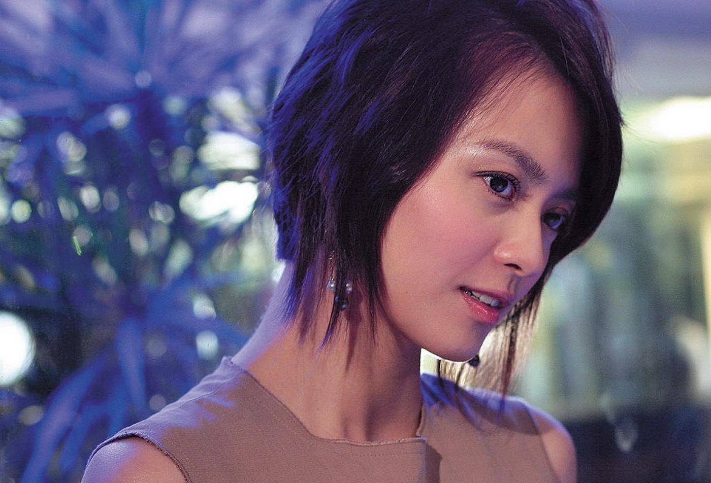 梁咏琪:我在跑车旁边看了李连杰5秒,就知道他是翩翩君子_陈慧琳_风格