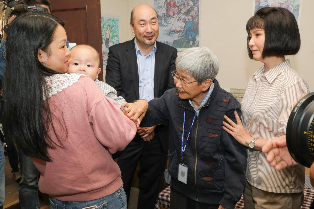 这部讲述女学者的剧目拿下国家级表演奖,两个月后又摘得"金鸡"_樊锦诗