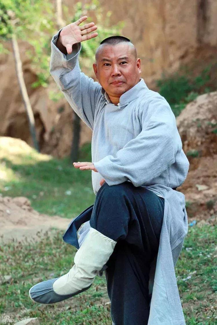 这些可能是德云社众弟子都想删除的老照片吧_郭德纲_张云雷_岳云鹏