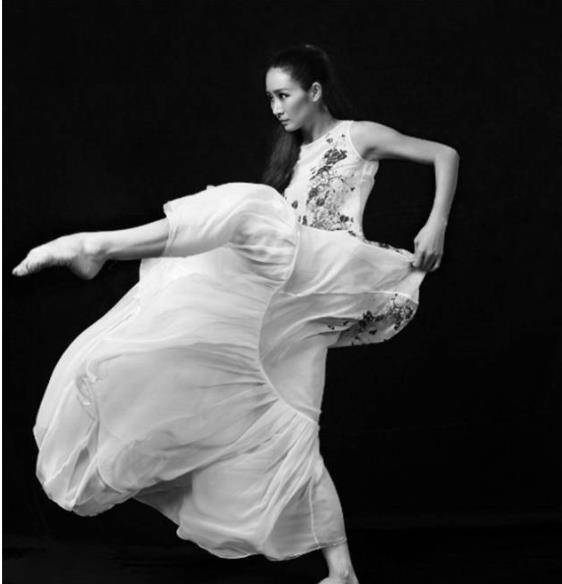 优秀演员"王小蒙"离开赵本山10年后,仅33岁就享誉世界_王亚彬_舞蹈