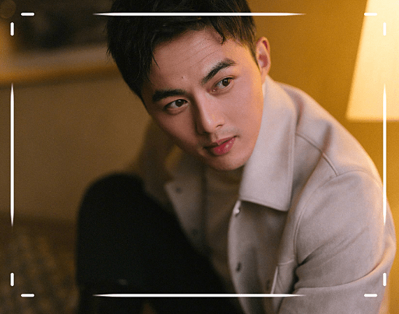 活佛济公:有种"反差"叫必清,现在穿着时尚留中分,帅到不敢认_电视剧