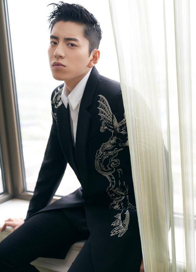 "大嘴"王大陆也是"西装控"!每件西装都好帅!