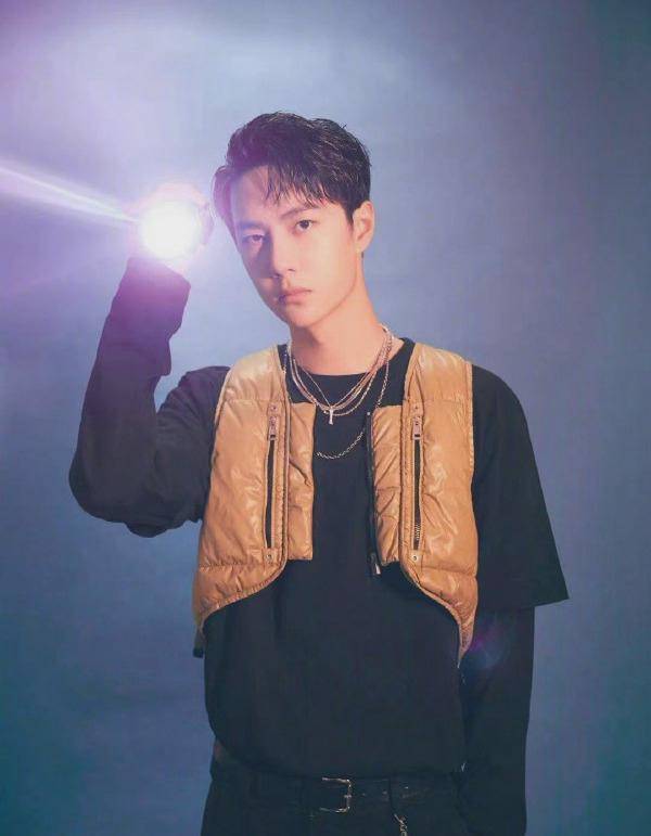 一博变身竞技少年,游戏昵称信息量满满,明星竞技场吸粉无数_电竞_横店