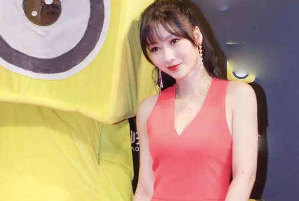 柳岩带妈妈为自己征婚,39岁首度公开择偶标准,透露着浓浓的心酸_时尚