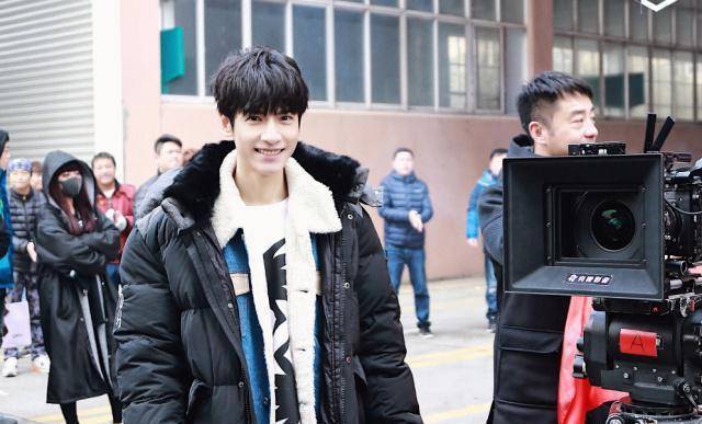 再度现身,罗云熙点评《掮客》探班视频,他成了"周小山"_宋茜_什么_徐