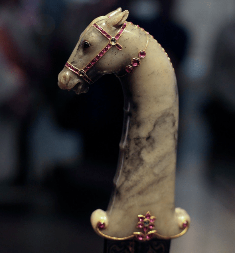 莫卧儿帝国的马头刀柄太好看了,卢浮宫博物馆藏品.