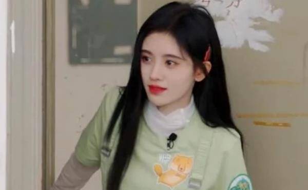 鞠婧祎又翻车,童年照还要p图,被杨迪吐槽_节目_照片_事情