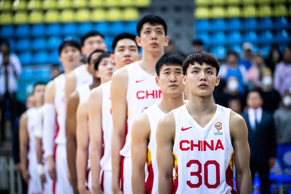 中国男篮公布对阵巴林12人大名单