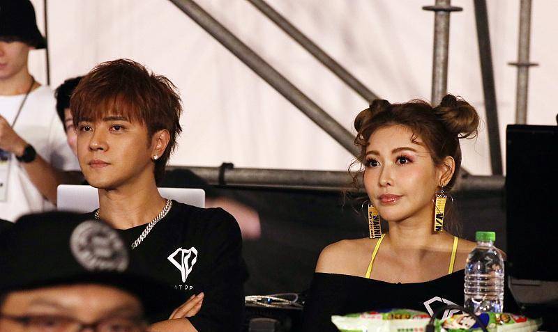 被曝出事件影响,罗志祥和简恺乐都承受着巨大的压力,尤其是简恺乐,在