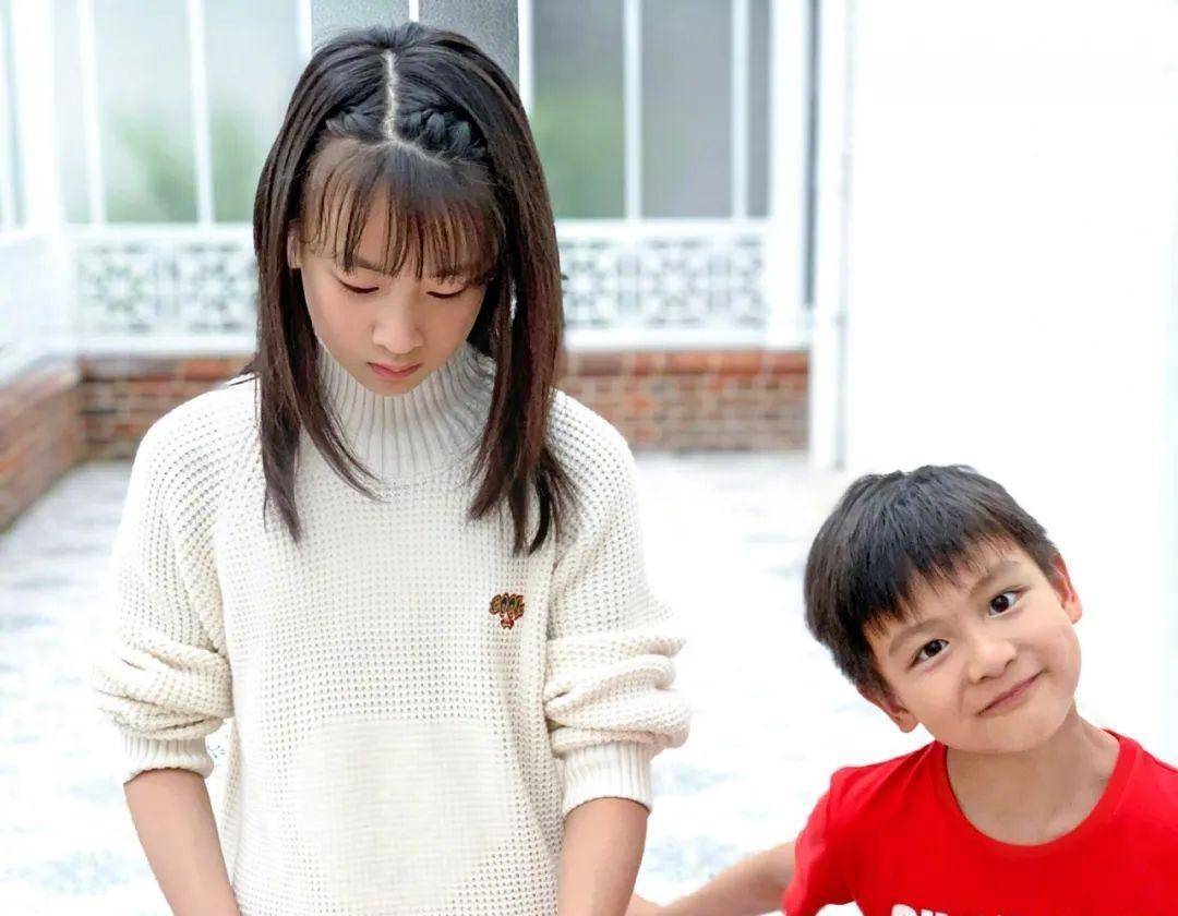 其弟森碗,大名田宸羽,出生于2011年.森碟,大名田雨橙,出生于2008年.
