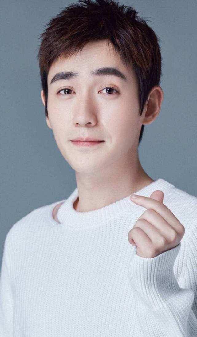 朱一龙隐婚生子再添锤?网友晒孩子出生证并称:孩子跟入赘的爷爷姓皮