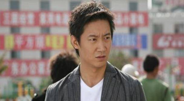 离开陈法蓉12年,悄悄娶圈外女友不拍戏,45岁越长越胖被遗忘_杨俊毅