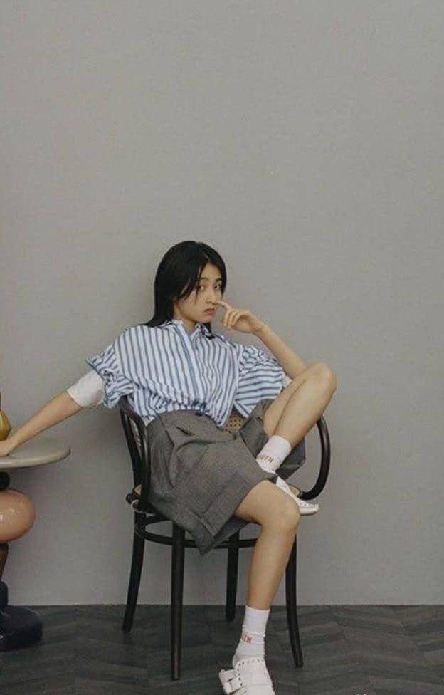 18岁张子枫不听话,非拿"儿童吊带"当上衣穿,秀出这腰细爆了_活动_身材