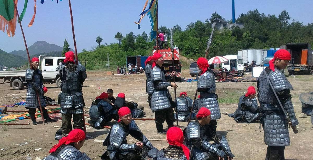 横店20万群演现状:懒汉光棍的天堂,美女遍地"泛滥成灾"_电影_市场