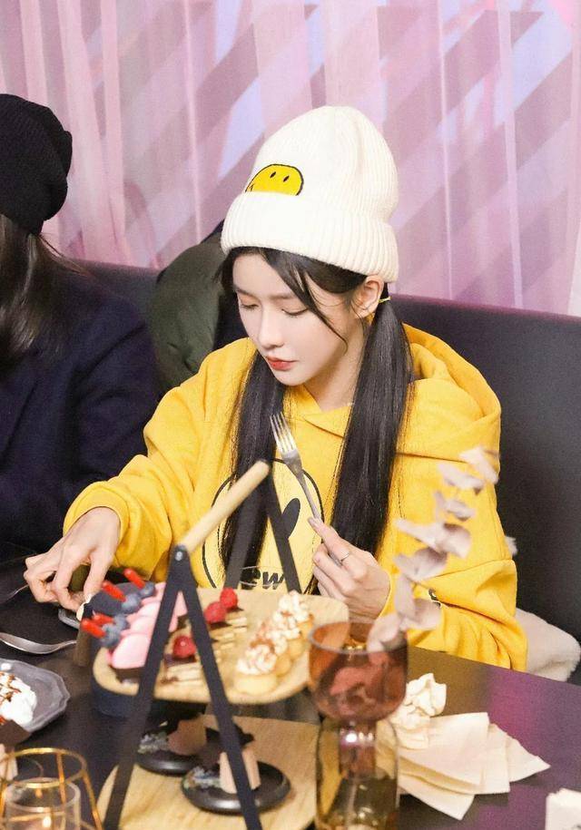 《怦然再心动》王子文黄奕约会画风迥异白冰空肚约会喝太多茶