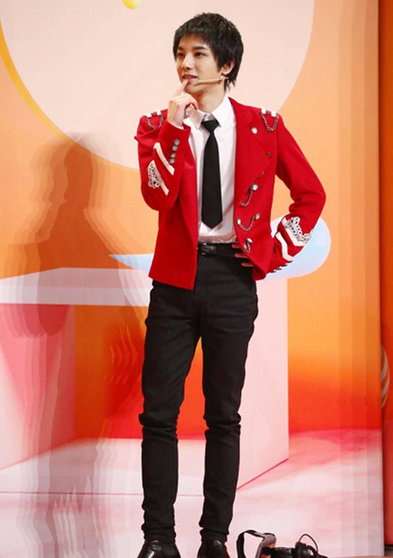 马天宇cos敖丙,华晨宇cos哪吒,两人的造型感太强了吧_牛仔裤_效果