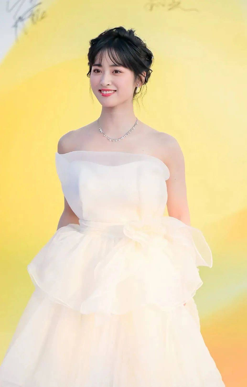 0造型吐槽大会,还得感谢金鸡奖,凭一己之力给我填满了_沈月_礼服_腰带