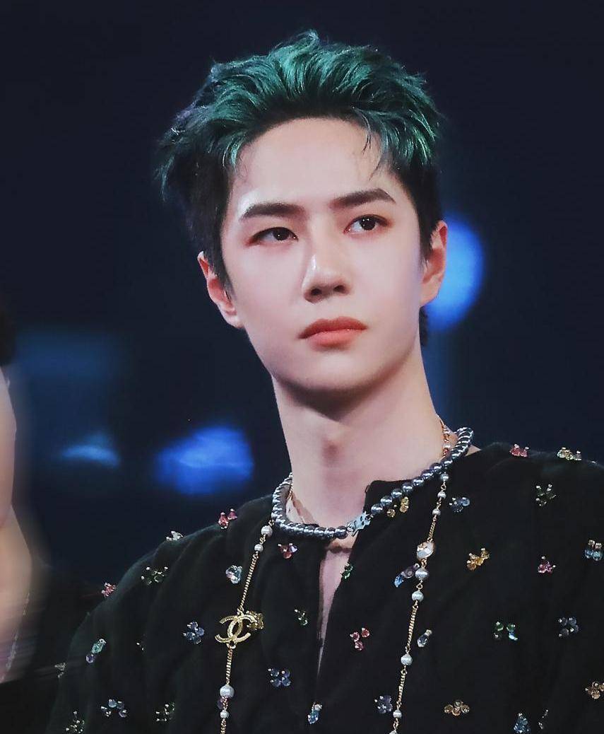 王一博:敢于直面孤独的灵魂,才能淬炼出人生的王者_少年_街舞_异乡