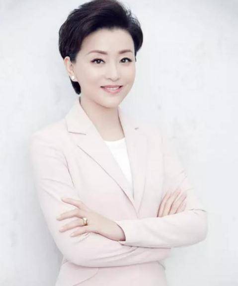 26岁辞职电视,与老公分手嫁商业巨鳄,今51岁身价值70亿_杨澜_事业